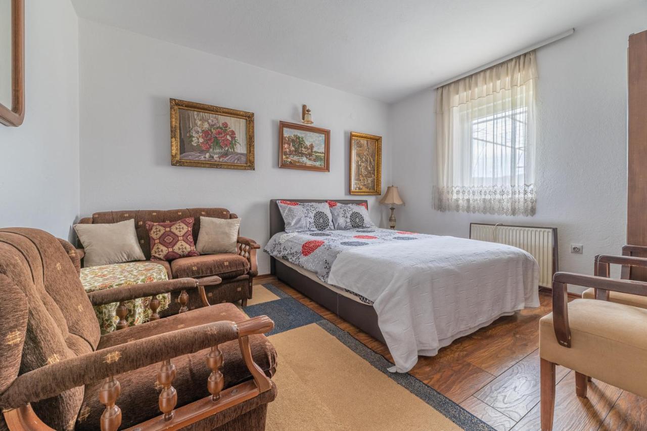 Frile Apartments Nikšić Buitenkant foto