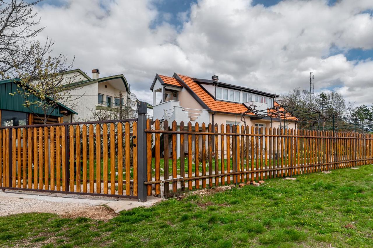 Frile Apartments Nikšić Buitenkant foto